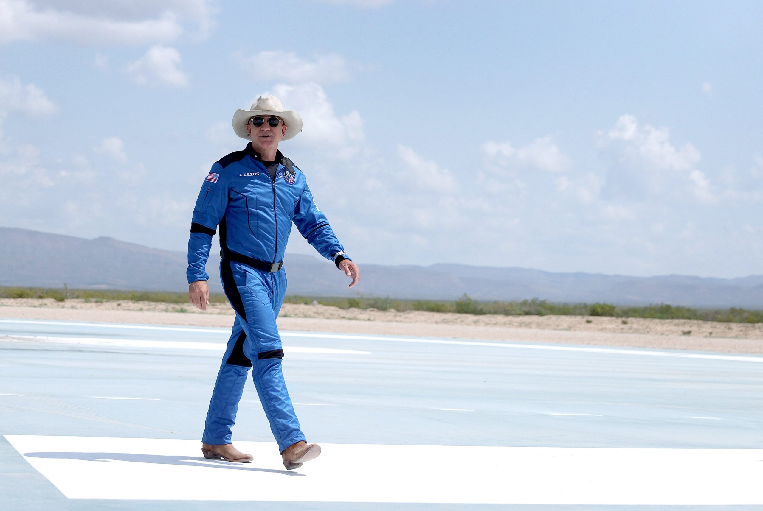Jeff Bezos's Blue Origin to Launch 6 Tourists - Protechbro