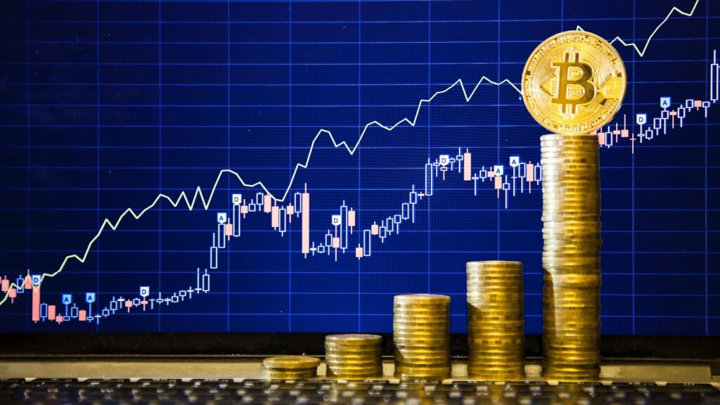 Bitcoin Poised for Breakout, Experts Say