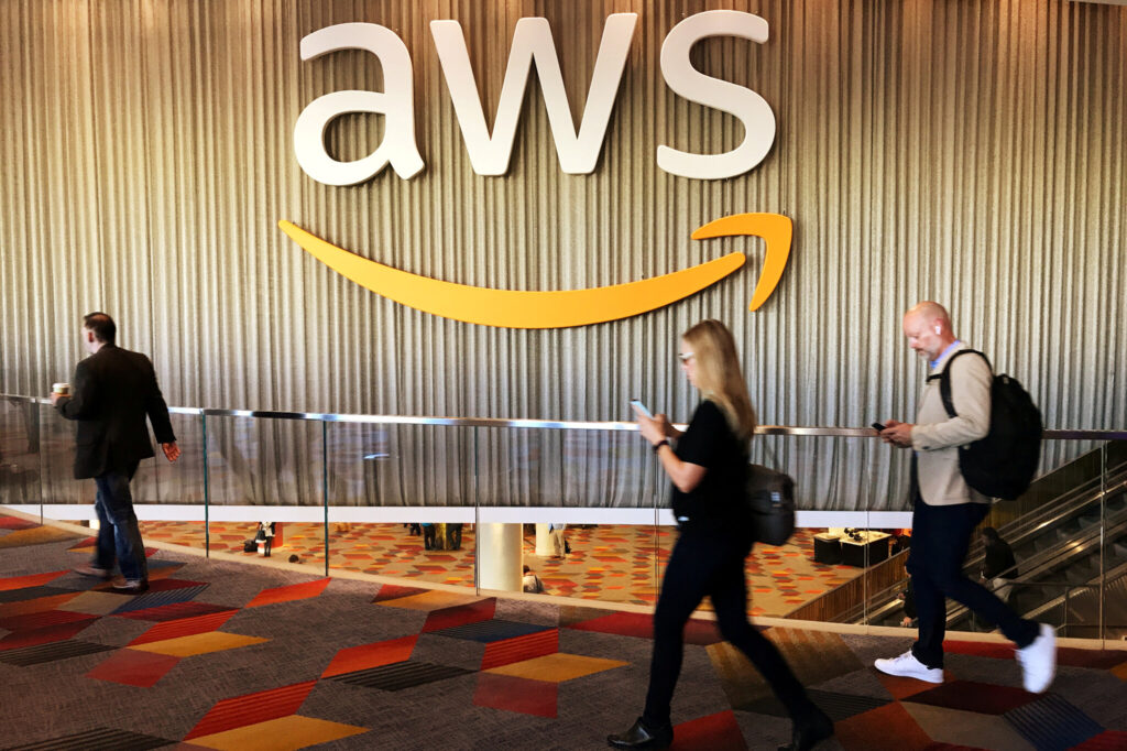 Australia's Spy Agency Shifts Intel Data to Amazon Cloud