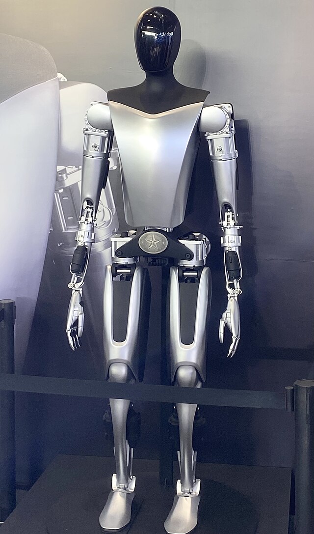 Tesla to Deploy Humanoid Robots Internally Next Year