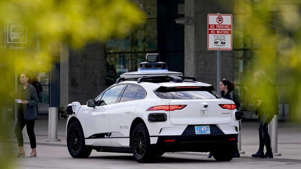 Waymo Expands Robotaxi Service to Phoenix Airport