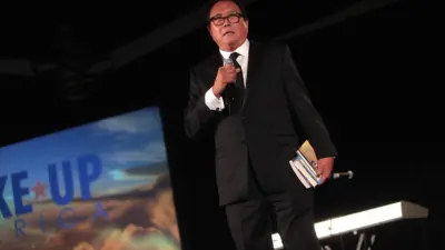 Robert Kiyosaki Warns of Major Crash, Urges Buying Bitcoin