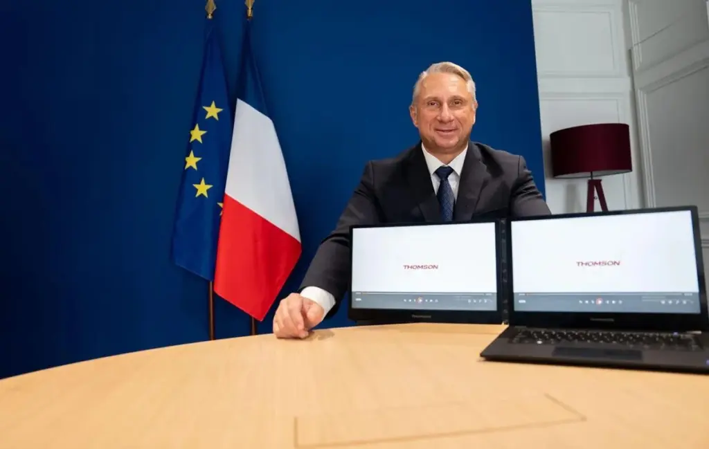 Stephan Français, Founder & CEO of Metavisio and Thomson, with a laptop. Image: Metavisio.