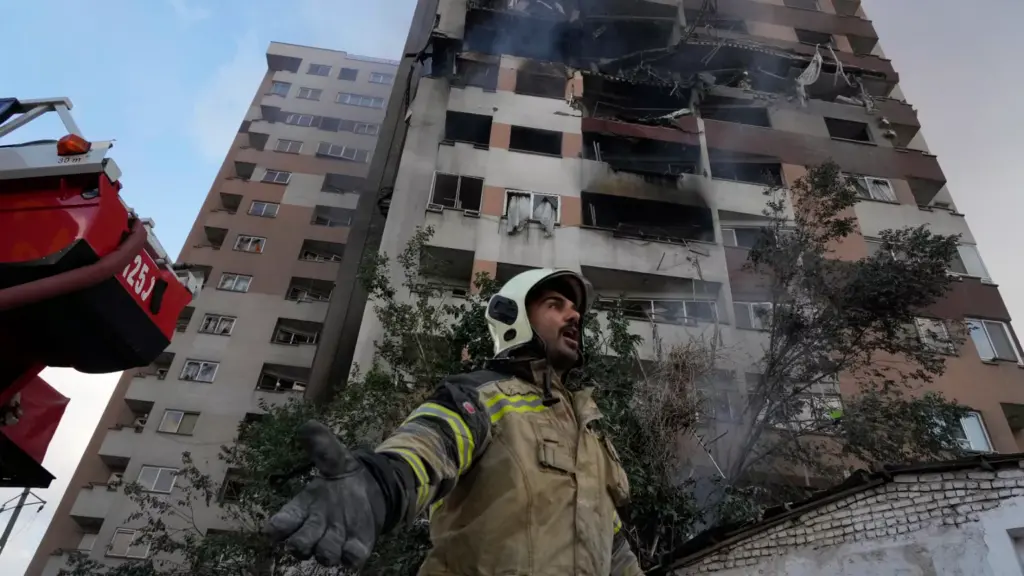 Dow Futures Rise, Oil Dips Amid Israel-Iran Conflict