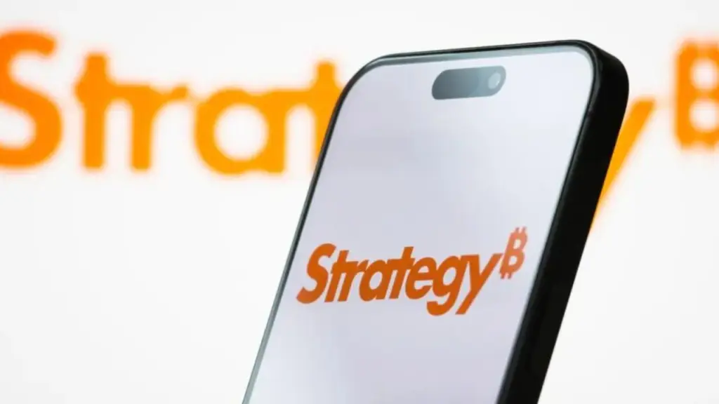 Strategy Insiders Sell, Hinting MSTR Stock Risks