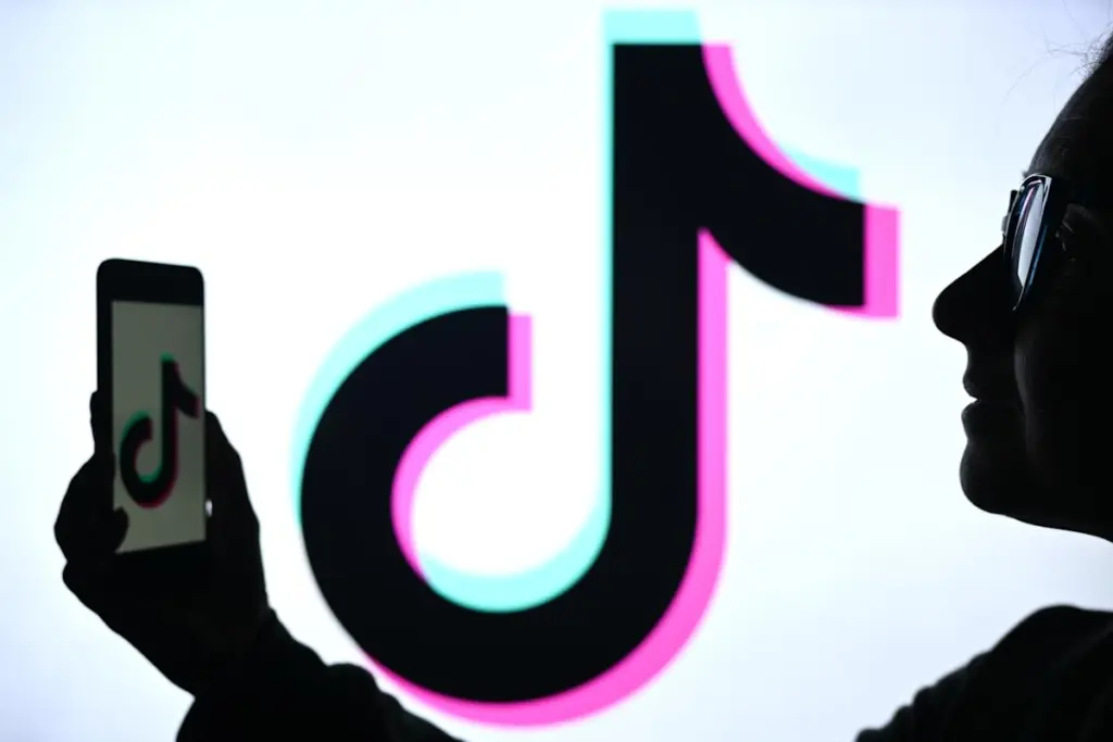 TikTok Tests Instagram‑Style Bulletin Boards
