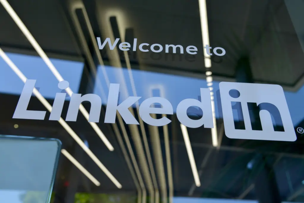 LinkedIn CEO Notes AI Assistant Underperformance