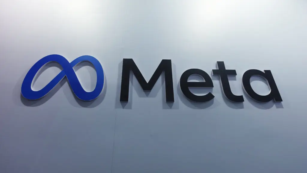 Meta Erects Tent Data Centers to Speed AI