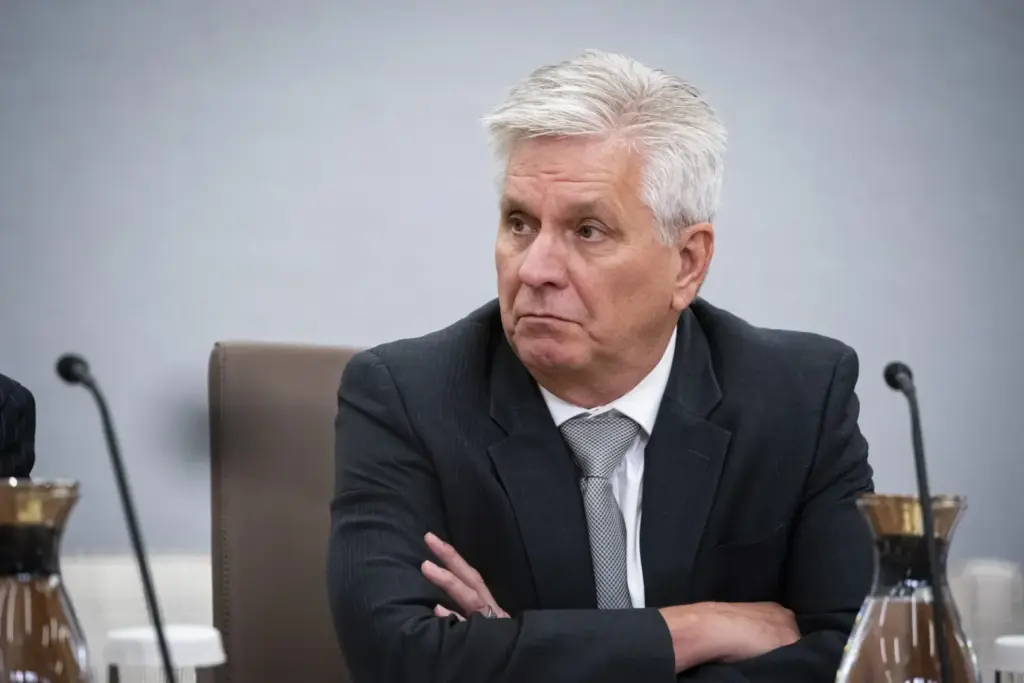 FOMC Majority Anticipates Fed Rate Cut in 2025