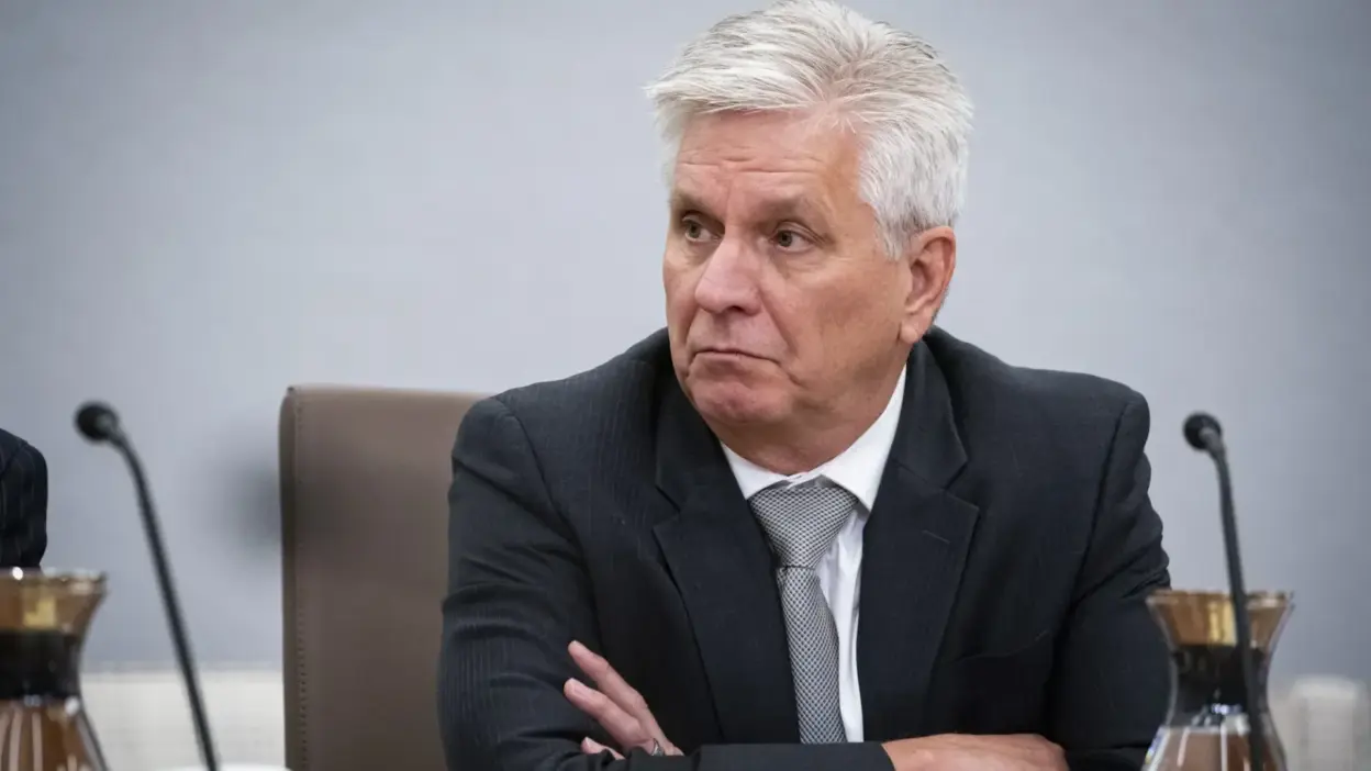 FOMC Majority Anticipates Fed Rate Cut in 2025