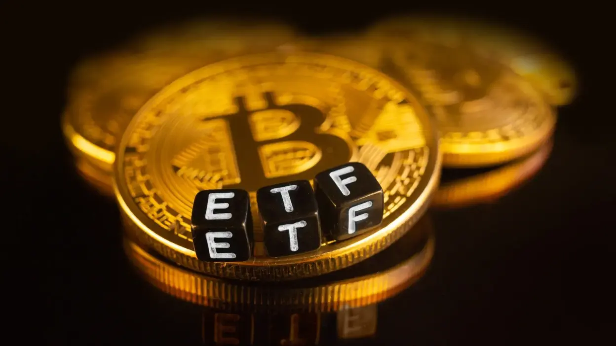 Bitcoin ETFs Challenge Self‑Custody Ideals