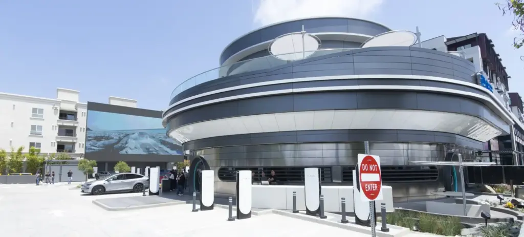 Tesla Opens Retro Diner With Superchargers in LA