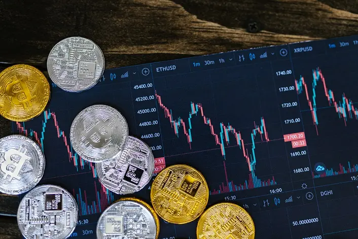 Crypto Stocks, Coinbase Fall Ahead Powell Hole Speech