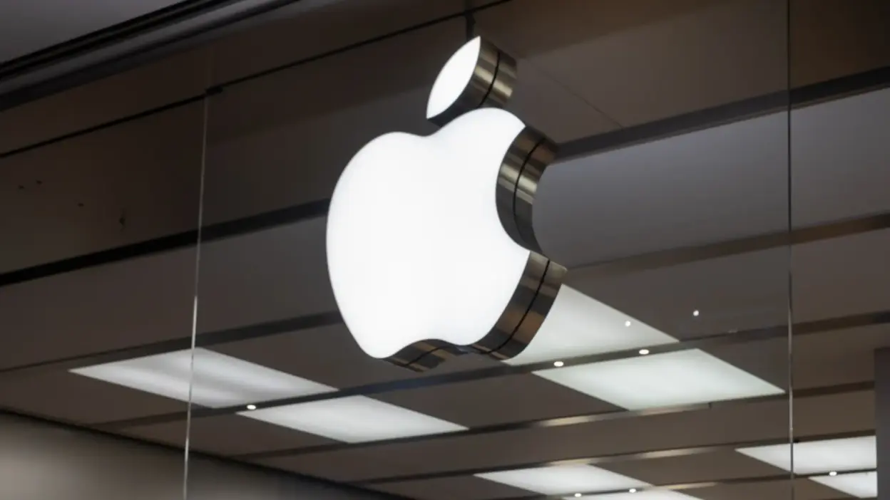 US Spy Chief Says UK Drops Apple Backdoor Demand