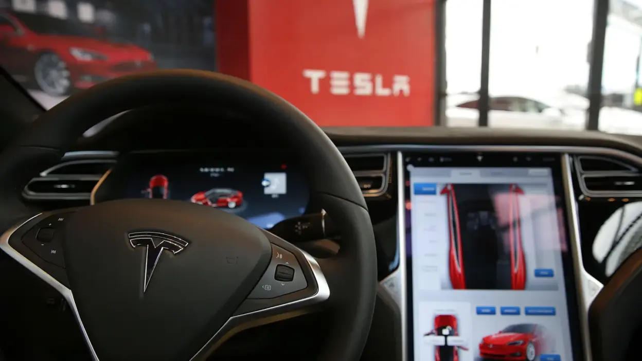 Tesla May Avoid $242.5M Autopilot Verdict